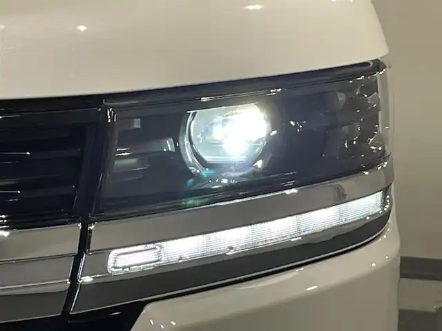 スズキ スペーシア カスタム HYBRID XS 愛知県 2023(令5)年 1.4万km ピュアホワイトP ８incナビ/CD/DVD/BT/フルセグTV/衝突軽減ブレーキ/クルーズコントロール/車線逸脱警報/先行車発進お知らせ機能/踏み間違い防止/両側パワースライドドア/ヘッドアップディスプレイ/シートヒーター/ステアリングヒーター/サーキュレーター/オートブレーキホールド/電子サイドブレーキ/スマートキー/プッシュスタート/LEDヘッドライト/オートライト/ハイビームアシスト