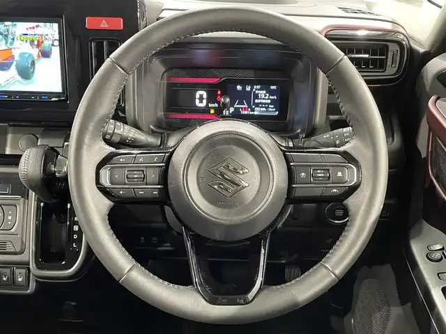 スズキ スペーシア カスタム HYBRID XS 愛知県 2023(令5)年 1.4万km ピュアホワイトP ８incナビ/CD/DVD/BT/フルセグTV/衝突軽減ブレーキ/クルーズコントロール/車線逸脱警報/先行車発進お知らせ機能/踏み間違い防止/両側パワースライドドア/ヘッドアップディスプレイ/シートヒーター/ステアリングヒーター/サーキュレーター/オートブレーキホールド/電子サイドブレーキ/スマートキー/プッシュスタート/LEDヘッドライト/オートライト/ハイビームアシスト