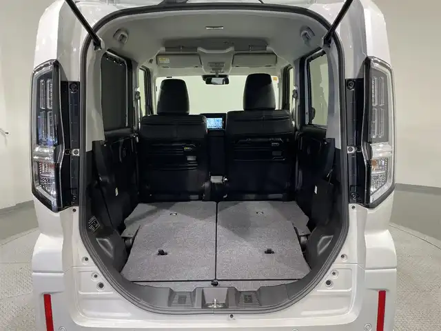 スズキ スペーシア カスタム HYBRID XS 愛知県 2023(令5)年 1.4万km ピュアホワイトP ８incナビ/CD/DVD/BT/フルセグTV/衝突軽減ブレーキ/クルーズコントロール/車線逸脱警報/先行車発進お知らせ機能/踏み間違い防止/両側パワースライドドア/ヘッドアップディスプレイ/シートヒーター/ステアリングヒーター/サーキュレーター/オートブレーキホールド/電子サイドブレーキ/スマートキー/プッシュスタート/LEDヘッドライト/オートライト/ハイビームアシスト