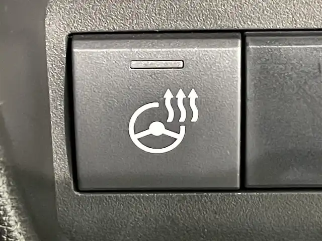 スズキ スペーシア カスタム HYBRID XS 愛知県 2023(令5)年 1.4万km ピュアホワイトP ８incナビ/CD/DVD/BT/フルセグTV/衝突軽減ブレーキ/クルーズコントロール/車線逸脱警報/先行車発進お知らせ機能/踏み間違い防止/両側パワースライドドア/ヘッドアップディスプレイ/シートヒーター/ステアリングヒーター/サーキュレーター/オートブレーキホールド/電子サイドブレーキ/スマートキー/プッシュスタート/LEDヘッドライト/オートライト/ハイビームアシスト