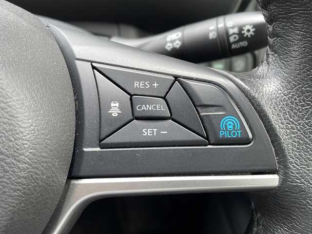 日産 セレナ ハイウェイスター プロパイロットED 長野県 2017(平29)年 4.5万km ブリリアントホワイトパール 社外SDナビ /フルセグ/CD/DVD/Bluetooth接続/ETC/プッシュスタート/ドライブレコーダー /両側スライドドア/ステアリングスイッチ/クルーズコントロール/コーナーセンサー/LEDヘッドライト/オートライト/衝突軽減システム/盗難防止/横滑り防止