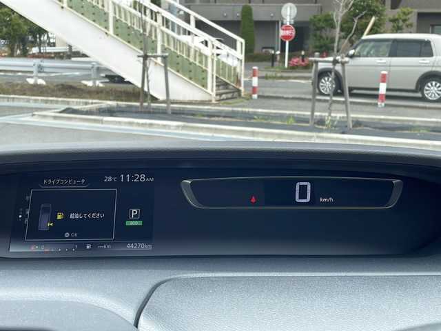 日産 セレナ ハイウェイスター プロパイロットED 長野県 2017(平29)年 4.5万km ブリリアントホワイトパール 社外SDナビ /フルセグ/CD/DVD/Bluetooth接続/ETC/プッシュスタート/ドライブレコーダー /両側スライドドア/ステアリングスイッチ/クルーズコントロール/コーナーセンサー/LEDヘッドライト/オートライト/衝突軽減システム/盗難防止/横滑り防止