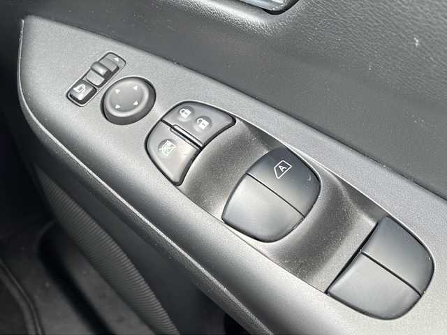 日産 セレナ ハイウェイスター プロパイロットED 長野県 2017(平29)年 4.5万km ブリリアントホワイトパール 社外SDナビ /フルセグ/CD/DVD/Bluetooth接続/ETC/プッシュスタート/ドライブレコーダー /両側スライドドア/ステアリングスイッチ/クルーズコントロール/コーナーセンサー/LEDヘッドライト/オートライト/衝突軽減システム/盗難防止/横滑り防止