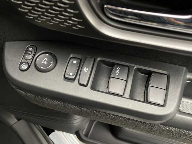 ホンダ Ｎ ＢＯＸ カスタム 長野県 2025(令7)年 0.1千km クリスタルブラックパール 4WD/届出済未使用車/ホンダセンシング/・路外逸脱抑制機能/・踏み間違い衝突軽減システム/・パーキングセンサーシステム/・衝突軽減ブレーキ/・先行車発進お知らせ機能/・歩行者事故低減ステアリング/・標識認識機能/・踏み間違い衝突軽減システム/・急アクセル抑制機能/プッシュスタートボタン/アイドリングストップ/スマートキー/レーダークルーズコントロール/Type-C充電/D+N席シートヒーター/左側電動スライドドア/純正14インチアルミ/ABS/横滑り防止装置/オートライト/オートハイビーム/LEDヘッドライト/W+カーテンエアバッグ/保証書/取扱説明書/スペアキー×1