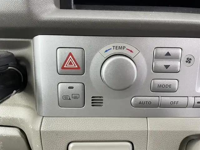 日産 ＮＶ１００クリッパー リオ E 富山県 2015(平27)年 8.3万km スノーパールホワイト ポータブルナビ/ワンセグTV/AM/FM/CD/USB/AUXプレイヤー/純正AW付きサマータイヤ積込（2mm）/片側パワースライドドア/D席シートヒーター/社外13インチAW/リモコンキー/スペアキー有/オートエアコン/社外フロアマット
