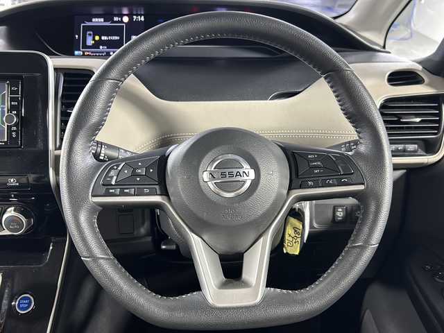 日産 セレナ e－パワー ハイウェイスター V 沖縄県 2020(令2)年 5.6万km ダークメタルグレー/ダイヤモンドブラック 県外仕入/禁煙車/純正ナビ(Bluetooth/フルセグTV/ラジオ/CD/DVD)/両側パワースライドドア/純正フリップダウンモニター/アラウンドビュー/ブラインドスポットモニター/クルーズコントロール/TVキャンセラー/スペアキー/フロアマット/純正ドアバイザー/スペアキー/シートバックテーブル
