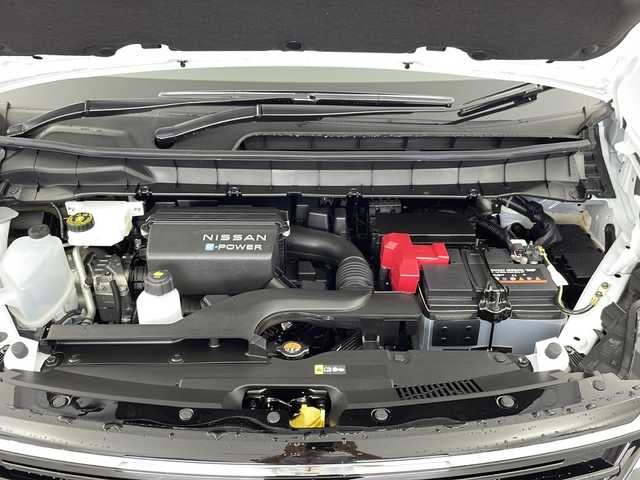 日産 セレナ e－パワー ハイウェイスター V 愛知県 2025(令7)年 0.1千km パールⅡ 2トーンカラー/XKJ プリズムホワイト / スーパーブラック 2トーン /純正12.3インチワイドディスプレイ/Bluetooth/フルセグTV/純正11インチフリップダウンモニター/登録済未使用車/全周囲カメラ/両側パワースライドドア/衝突被害軽減ブレーキ/コーナーセンサー/レーンアシスト/レーダークルーズコントロール/ワイヤレス充電器/ETC2.0/前後ドライブレコーダー/純正16インチアルミホイール/LEDオートライト/電動格納ミラー