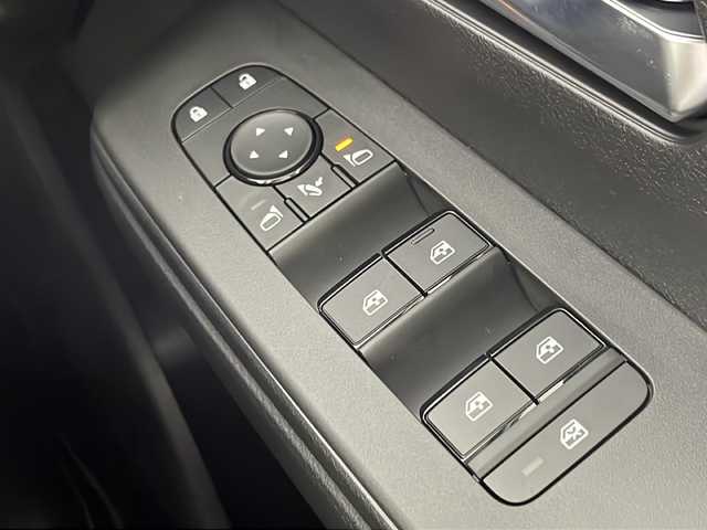 日産 セレナ e－パワー ハイウェイスター V 愛知県 2025(令7)年 0.1千km パールⅡ 2トーンカラー/XKJ プリズムホワイト / スーパーブラック 2トーン /純正12.3インチワイドディスプレイ/Bluetooth/フルセグTV/純正11インチフリップダウンモニター/登録済未使用車/全周囲カメラ/両側パワースライドドア/衝突被害軽減ブレーキ/コーナーセンサー/レーンアシスト/レーダークルーズコントロール/ワイヤレス充電器/ETC2.0/前後ドライブレコーダー/純正16インチアルミホイール/LEDオートライト/電動格納ミラー