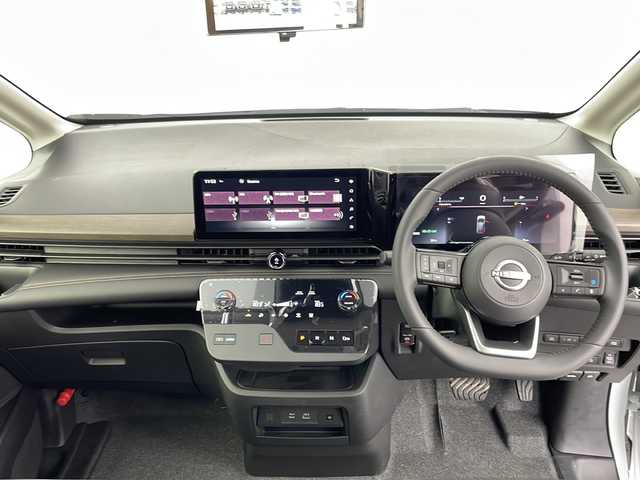 日産 セレナ e－パワー ハイウェイスター V 愛知県 2025(令7)年 0.1千km パールⅡ 2トーンカラー/XKJ プリズムホワイト / スーパーブラック 2トーン /純正12.3インチワイドディスプレイ/Bluetooth/フルセグTV/純正11インチフリップダウンモニター/登録済未使用車/全周囲カメラ/両側パワースライドドア/衝突被害軽減ブレーキ/コーナーセンサー/レーンアシスト/レーダークルーズコントロール/ワイヤレス充電器/ETC2.0/前後ドライブレコーダー/純正16インチアルミホイール/LEDオートライト/電動格納ミラー