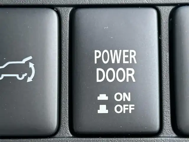 三菱 デリカＤ：５ シャモニー 岡山県 2025(令7)年 0.1千km ブラックダイヤモンド 登録済未使用車/登録時走行距離7km/ワンオーナー/禁煙車/ディーゼルターボ/ALPINE11インチナビ/　(CD/DVD/フルセグTV/Bluetooth)/バックカメラ/クルーズコントロール(追従走行あり)/衝突被害軽減システム/車線逸脱警報（レーンキープアシスト）/両側パワースライドドア/ハーフレザーシート/シートヒーター/パワーバックドア/ステアリングヒーター/革巻きステアリング/ステアリングスイッチ/純正LEDヘッドライト/フォグライト/オートライト/プッシュスタート/スマートキー/スペアキー×1/パドルシフト/アイドリングストップ/純正アルミホイール 18インチ/電動格納ミラー/横滑防止装置/盗難防止装置/取扱説明書/新車時整備手帳（保証書）