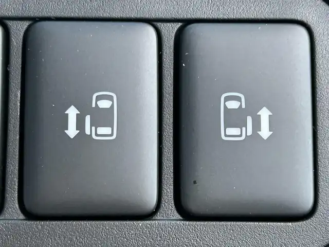 三菱 デリカＤ：５ シャモニー 岡山県 2025(令7)年 0.1千km ブラックダイヤモンド 登録済未使用車/登録時走行距離7km/ワンオーナー/禁煙車/ディーゼルターボ/ALPINE11インチナビ/　(CD/DVD/フルセグTV/Bluetooth)/バックカメラ/クルーズコントロール(追従走行あり)/衝突被害軽減システム/車線逸脱警報（レーンキープアシスト）/両側パワースライドドア/ハーフレザーシート/シートヒーター/パワーバックドア/ステアリングヒーター/革巻きステアリング/ステアリングスイッチ/純正LEDヘッドライト/フォグライト/オートライト/プッシュスタート/スマートキー/スペアキー×1/パドルシフト/アイドリングストップ/純正アルミホイール 18インチ/電動格納ミラー/横滑防止装置/盗難防止装置/取扱説明書/新車時整備手帳（保証書）