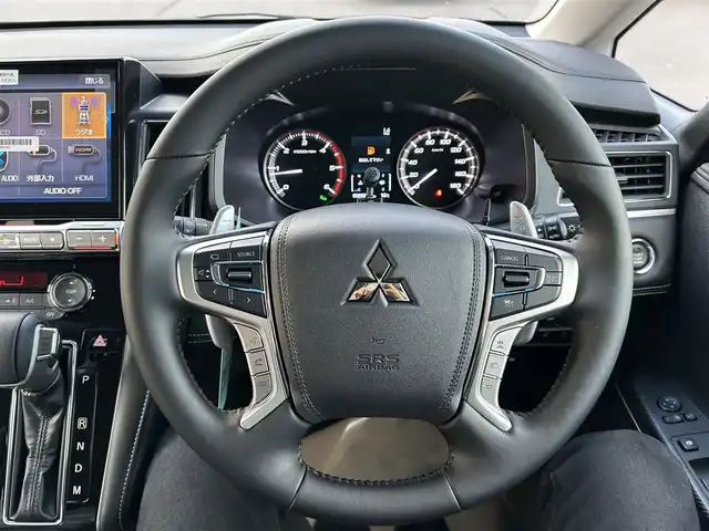 三菱 デリカＤ：５ シャモニー 岡山県 2025(令7)年 0.1千km ブラックダイヤモンド 登録済未使用車/登録時走行距離7km/ワンオーナー/禁煙車/ディーゼルターボ/ALPINE11インチナビ/　(CD/DVD/フルセグTV/Bluetooth)/バックカメラ/クルーズコントロール(追従走行あり)/衝突被害軽減システム/車線逸脱警報（レーンキープアシスト）/両側パワースライドドア/ハーフレザーシート/シートヒーター/パワーバックドア/ステアリングヒーター/革巻きステアリング/ステアリングスイッチ/純正LEDヘッドライト/フォグライト/オートライト/プッシュスタート/スマートキー/スペアキー×1/パドルシフト/アイドリングストップ/純正アルミホイール 18インチ/電動格納ミラー/横滑防止装置/盗難防止装置/取扱説明書/新車時整備手帳（保証書）