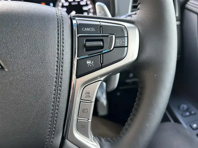 三菱 デリカＤ：５ シャモニー 岡山県 2025(令7)年 0.1千km ブラックダイヤモンド 登録済未使用車/登録時走行距離7km/ワンオーナー/禁煙車/ディーゼルターボ/ALPINE11インチナビ/　(CD/DVD/フルセグTV/Bluetooth)/バックカメラ/クルーズコントロール(追従走行あり)/衝突被害軽減システム/車線逸脱警報（レーンキープアシスト）/両側パワースライドドア/ハーフレザーシート/シートヒーター/パワーバックドア/ステアリングヒーター/革巻きステアリング/ステアリングスイッチ/純正LEDヘッドライト/フォグライト/オートライト/プッシュスタート/スマートキー/スペアキー×1/パドルシフト/アイドリングストップ/純正アルミホイール 18インチ/電動格納ミラー/横滑防止装置/盗難防止装置/取扱説明書/新車時整備手帳（保証書）