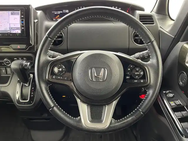 ホンダ Ｎ ＢＯＸ カスタム G L ターボ ホンダセンシング 群馬県 2017(平29)年 5.4万km クリスタルブラックパール ターボ/4WD/純正ギャザーズナビ（VXM-184VFi)/・CD/DVD/SD/USB/Bluetooth/フルセグＴＶ/・バックカメラ/＝＝＝＝＝＝/両側パワースライドドア　純正ギャザーズナビ　バックカメラ　ハーフレザーシート　シートヒーター　ドライブレコーダー　ビルトインＥＴＣ　ＬＥＤヘッドライト　スマートキー　外ＡＷ冬タイヤ車載　４ＷＤ　ターボ