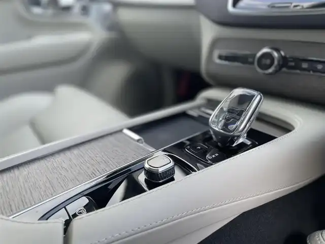 ボルボ ＸＣ９０ リチャージPHV T8AWD インスクリプション 栃木県 2021(令3)年 6.1万km サヴィルグレーメタリック Bowers&Wilkinsサウンド/サンルーフ/ベージュレザーシート /パワーシート /シートヒーター /ベンチレーター/ステアリングヒーター/ACC/レーンキープアシスト/ブラインドスポット /クリアランスソナー /リヤトラフィックアラート /ドライブレコーダー/HUD/パワーテールゲート/ナビ/フルセグTV/全方位カメラ/＊充電ケーブル車載