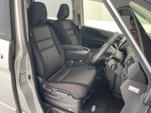 日産 セレナ ハイウェイスター G 愛知県 2016(平28)年 2.9万km ブリリアントシルバー プロパイロット/純正9型ナビ/フリップダウンモニター/全方位カメラ/両側パワースライドドア/レーダークルーズコントロール/コーナーセンサー/純正アルミホイール/LEDヘッドライト/リアオートエアコン/衝突軽減システム/フルセグ/CD DVD/Bluetooth/ステアリングスイッチ/スマートキー/プッシュスタート