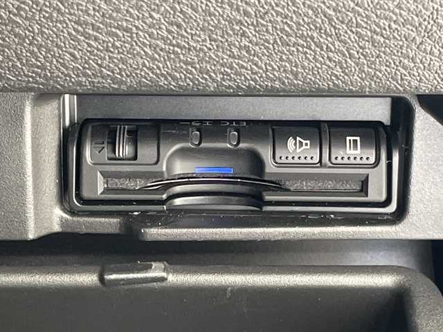 日産 セレナ ハイウェイスター G 愛知県 2016(平28)年 2.9万km ブリリアントシルバー プロパイロット/純正9型ナビ/フリップダウンモニター/全方位カメラ/両側パワースライドドア/レーダークルーズコントロール/コーナーセンサー/純正アルミホイール/LEDヘッドライト/リアオートエアコン/衝突軽減システム/フルセグ/CD DVD/Bluetooth/ステアリングスイッチ/スマートキー/プッシュスタート