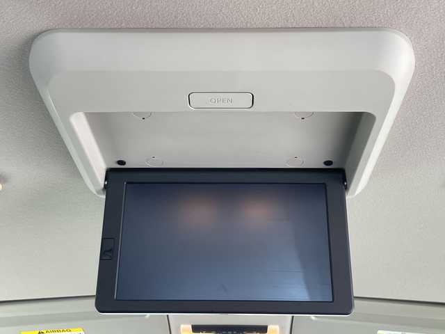 日産 セレナ ハイウェイスター G 愛知県 2016(平28)年 2.9万km ブリリアントシルバー プロパイロット/純正9型ナビ/フリップダウンモニター/全方位カメラ/両側パワースライドドア/レーダークルーズコントロール/コーナーセンサー/純正アルミホイール/LEDヘッドライト/リアオートエアコン/衝突軽減システム/フルセグ/CD DVD/Bluetooth/ステアリングスイッチ/スマートキー/プッシュスタート