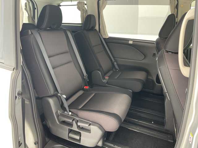 日産 セレナ ハイウェイスター G 愛知県 2016(平28)年 2.9万km ブリリアントシルバー プロパイロット/純正9型ナビ/フリップダウンモニター/全方位カメラ/両側パワースライドドア/レーダークルーズコントロール/コーナーセンサー/純正アルミホイール/LEDヘッドライト/リアオートエアコン/衝突軽減システム/フルセグ/CD DVD/Bluetooth/ステアリングスイッチ/スマートキー/プッシュスタート