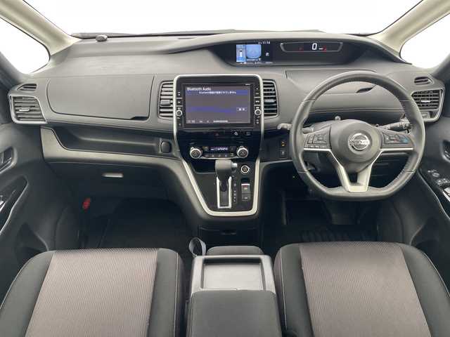 日産 セレナ ハイウェイスター G 愛知県 2016(平28)年 2.9万km ブリリアントシルバー プロパイロット/純正9型ナビ/フリップダウンモニター/全方位カメラ/両側パワースライドドア/レーダークルーズコントロール/コーナーセンサー/純正アルミホイール/LEDヘッドライト/リアオートエアコン/衝突軽減システム/フルセグ/CD DVD/Bluetooth/ステアリングスイッチ/スマートキー/プッシュスタート