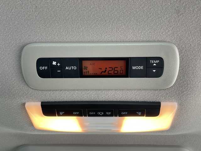 日産 セレナ ハイウェイスター G 愛知県 2016(平28)年 2.9万km ブリリアントシルバー プロパイロット/純正9型ナビ/フリップダウンモニター/全方位カメラ/両側パワースライドドア/レーダークルーズコントロール/コーナーセンサー/純正アルミホイール/LEDヘッドライト/リアオートエアコン/衝突軽減システム/フルセグ/CD DVD/Bluetooth/ステアリングスイッチ/スマートキー/プッシュスタート