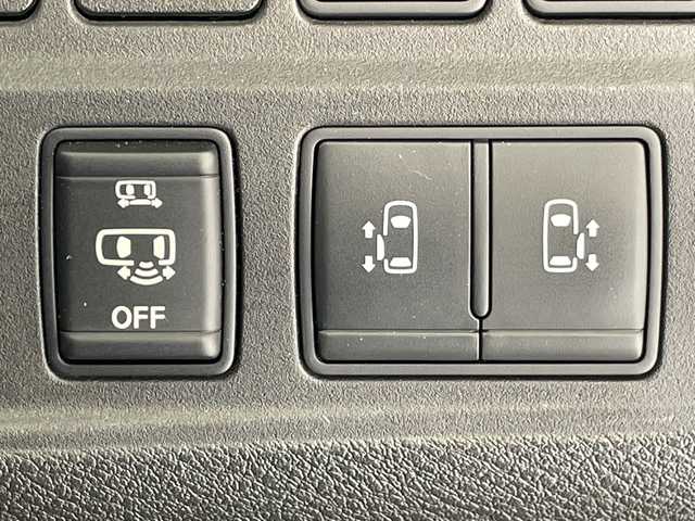 日産 セレナ ハイウェイスター G 愛知県 2016(平28)年 2.9万km ブリリアントシルバー プロパイロット/純正9型ナビ/フリップダウンモニター/全方位カメラ/両側パワースライドドア/レーダークルーズコントロール/コーナーセンサー/純正アルミホイール/LEDヘッドライト/リアオートエアコン/衝突軽減システム/フルセグ/CD DVD/Bluetooth/ステアリングスイッチ/スマートキー/プッシュスタート