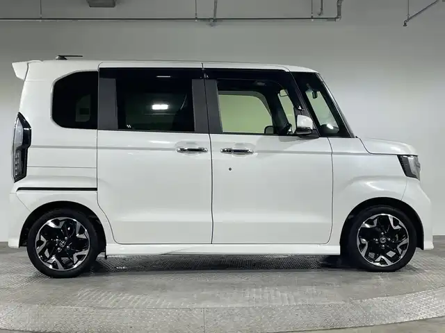 ホンダ Ｎ ＢＯＸ カスタム G L ターボ ホンダセンシング 神奈川県 2020(令2)年 2.9万km プラチナホワイトパール ホンダセンシング/純正8型ナビ/・BT/フルセグTV/CD/DVD/SD/AppleCarPlay/バックカメラ/ハーフレザーシート/シートヒーター(D/N)/ビルトインETC/両側電動スライドドア/前後ドライブレコーダー/革巻きステアリング/ステアリングスイッチ/パドルシフト/Autoライト/LEDヘッドライト/フォグランプ/2.5AUSBポート(2口)/シートリフター/電動格納ミラー/ウィンカーミラー/純正フロアマット/純正15インチアルミホイール/純正ドアバイザー