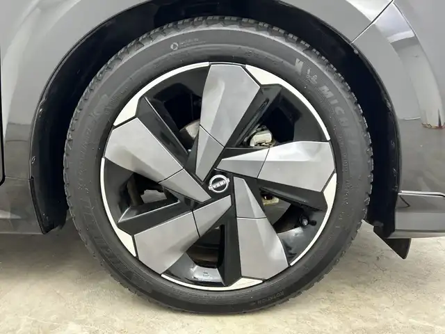 日産 オーラ G 三重県 2022(令4)年 3.5万km 黒 /禁煙車//純正ナビ/（BT.USB.AppleCarPlay.フルセグTV）//全方位カメラ//プロパイロット//エマージェンシーブレーキ//BOSEスピーカー//デジタルインナーミラー//ビルトインETC２．０//シートヒーター//オートハイビーム//レーダークルーズコントロール//ドライブレコーダー//ステアリングヒーター//置くだけ充電//ハーフレザーシート//コーナーセンサー/カラーコード：GAT