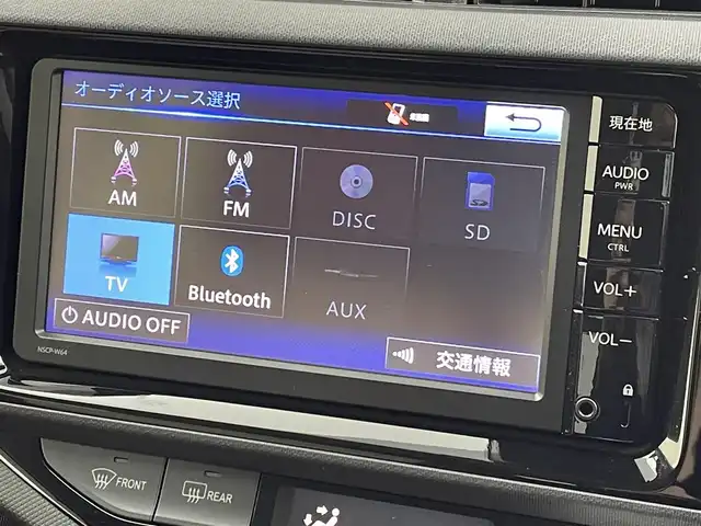 トヨタ アクア S 群馬県 2016(平28)年 2.3万km ライムホワイトパールクリスタルシャイン 衝突被害軽減ブレーキ　純正７インチナビ　バックカメラ　ＨＩＤライト　オートマチックハイビーム　ステアリングリモコン　レーンディパーチャーアラート　リモコンキー　横滑り防止装置　ビルトインＥＴＣ　禁煙車