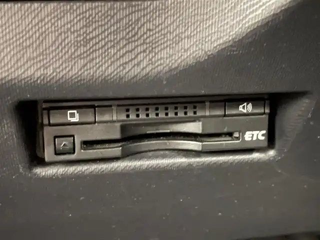 トヨタ アクア S 群馬県 2016(平28)年 2.3万km ライムホワイトパールクリスタルシャイン 衝突被害軽減ブレーキ　純正７インチナビ　バックカメラ　ＨＩＤライト　オートマチックハイビーム　ステアリングリモコン　レーンディパーチャーアラート　リモコンキー　横滑り防止装置　ビルトインＥＴＣ　禁煙車