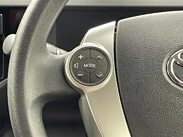 トヨタ アクア S 群馬県 2016(平28)年 2.3万km ライムホワイトパールクリスタルシャイン 衝突被害軽減ブレーキ　純正７インチナビ　バックカメラ　ＨＩＤライト　オートマチックハイビーム　ステアリングリモコン　レーンディパーチャーアラート　リモコンキー　横滑り防止装置　ビルトインＥＴＣ　禁煙車