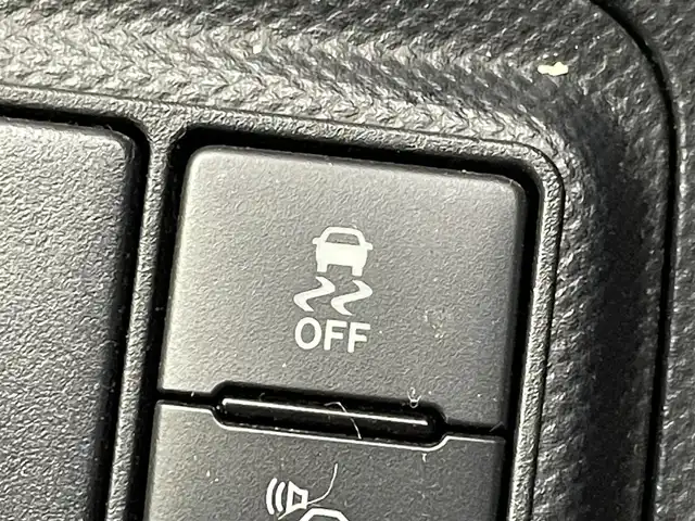 トヨタ アクア S 群馬県 2016(平28)年 2.3万km ライムホワイトパールクリスタルシャイン 衝突被害軽減ブレーキ　純正７インチナビ　バックカメラ　ＨＩＤライト　オートマチックハイビーム　ステアリングリモコン　レーンディパーチャーアラート　リモコンキー　横滑り防止装置　ビルトインＥＴＣ　禁煙車