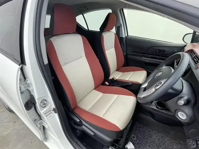 トヨタ アクア S 群馬県 2016(平28)年 2.3万km ライムホワイトパールクリスタルシャイン 衝突被害軽減ブレーキ　純正７インチナビ　バックカメラ　ＨＩＤライト　オートマチックハイビーム　ステアリングリモコン　レーンディパーチャーアラート　リモコンキー　横滑り防止装置　ビルトインＥＴＣ　禁煙車