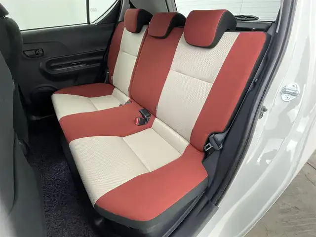 トヨタ アクア S 群馬県 2016(平28)年 2.3万km ライムホワイトパールクリスタルシャイン 衝突被害軽減ブレーキ　純正７インチナビ　バックカメラ　ＨＩＤライト　オートマチックハイビーム　ステアリングリモコン　レーンディパーチャーアラート　リモコンキー　横滑り防止装置　ビルトインＥＴＣ　禁煙車