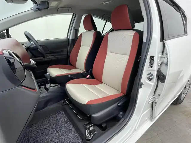 トヨタ アクア S 群馬県 2016(平28)年 2.3万km ライムホワイトパールクリスタルシャイン 衝突被害軽減ブレーキ　純正７インチナビ　バックカメラ　ＨＩＤライト　オートマチックハイビーム　ステアリングリモコン　レーンディパーチャーアラート　リモコンキー　横滑り防止装置　ビルトインＥＴＣ　禁煙車