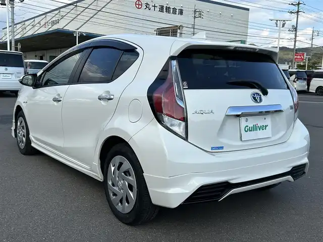 トヨタ アクア S スタイルブラック 岡山県 2017(平29)年 9.3万km ライムホワイトパールクリスタルシャイン 登録時走行距離92887km/モデリスタエアロ/純正ナビ（NSZT-W66T)/フルセグTV(AM.FM.CD.DVD.TV.BT)/バックカメラ/ドライブレコーダー/衝突軽減ブレーキ/横滑り防止装置/車線逸脱警報（レーンキープアシスト）/LEDヘッドライト/オートライト/オートマチックハイビーム/アイドリングストップ/純正フロアマット/プッシュスタート/スマートキー