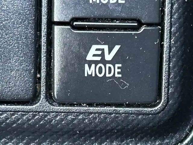 トヨタ アクア S スタイルブラック 岡山県 2017(平29)年 9.3万km ライムホワイトパールクリスタルシャイン 登録時走行距離92887km/モデリスタエアロ/純正ナビ（NSZT-W66T)/フルセグTV(AM.FM.CD.DVD.TV.BT)/バックカメラ/ドライブレコーダー/衝突軽減ブレーキ/横滑り防止装置/車線逸脱警報（レーンキープアシスト）/LEDヘッドライト/オートライト/オートマチックハイビーム/アイドリングストップ/純正フロアマット/プッシュスタート/スマートキー