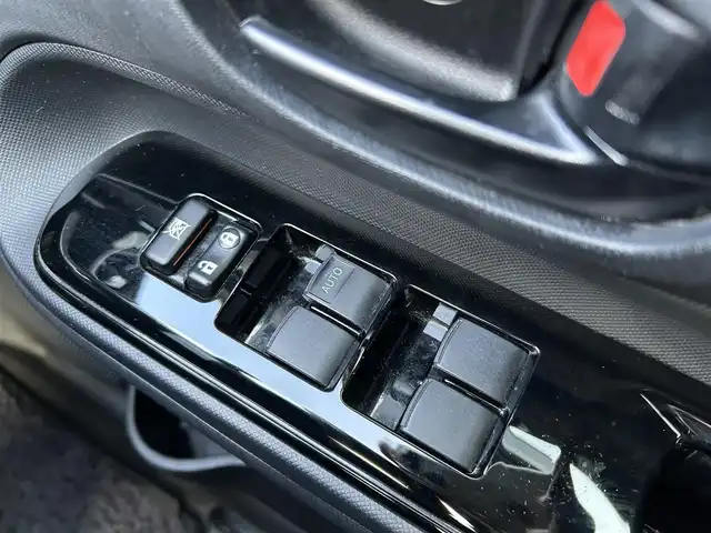 トヨタ アクア S スタイルブラック 岡山県 2017(平29)年 9.3万km ライムホワイトパールクリスタルシャイン 登録時走行距離92887km/モデリスタエアロ/純正ナビ（NSZT-W66T)/フルセグTV(AM.FM.CD.DVD.TV.BT)/バックカメラ/ドライブレコーダー/衝突軽減ブレーキ/横滑り防止装置/車線逸脱警報（レーンキープアシスト）/LEDヘッドライト/オートライト/オートマチックハイビーム/アイドリングストップ/純正フロアマット/プッシュスタート/スマートキー