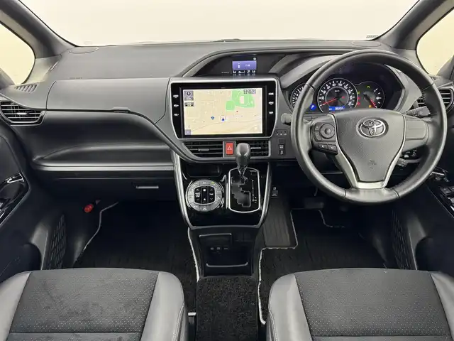 トヨタ ヴォクシー ZS 煌Ⅲ 福岡県 2021(令3)年 3.9万km ブラック 後席モニター　/純正１０型ナビ／フルセグＴＶ　/バックカメラ　/ビルトインETC　/前後ドラレコ　/クルーズコントロール　/コーナーセンサー　/衝突軽減ブレーキ　/レーンキープ　/アクセル踏み間違い防止　/両側電動スライドドア　/ハーフレザーシート