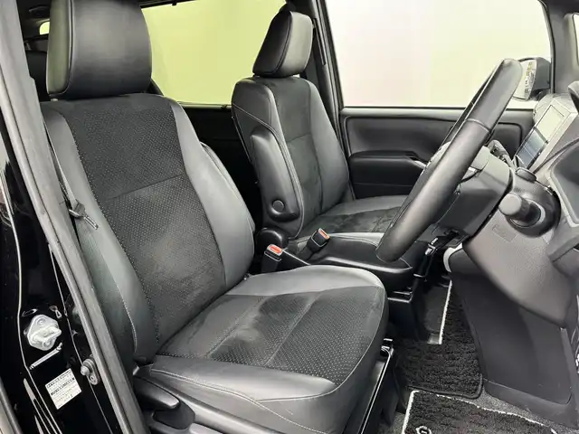 トヨタ ヴォクシー ZS 煌Ⅲ 福岡県 2021(令3)年 3.9万km ブラック 後席モニター　/純正１０型ナビ／フルセグＴＶ　/バックカメラ　/ビルトインETC　/前後ドラレコ　/クルーズコントロール　/コーナーセンサー　/衝突軽減ブレーキ　/レーンキープ　/アクセル踏み間違い防止　/両側電動スライドドア　/ハーフレザーシート