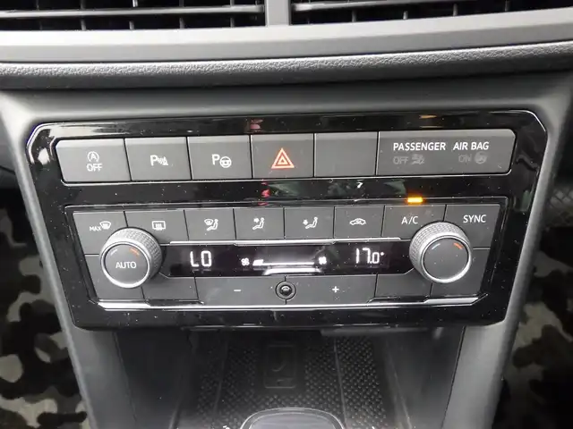 フォルクスワーゲン Ｔ－クロス TSI 1st 千葉県 2020(令2)年 2.9万km ピュアホワイト プリクラッシュブレーキシステム/プロアクティブ・オキュパント・プロテクション/アダプティブクルーズコントロール/ブラインドスポットディテクション/純正ナビ/地デジTV/【DVD/CD再生機能　Bluetooth接続】/【Apple CarPlay　Android Auto対応】/バックカメラ/ドライブレコーダー/ETC（2.0）/LEDヘッドライト/フォグライト/ウインカーミラー/コーナーセンサー/純正16インチアルミホイル/サイド/カーテンエアバッグ/スマートキー