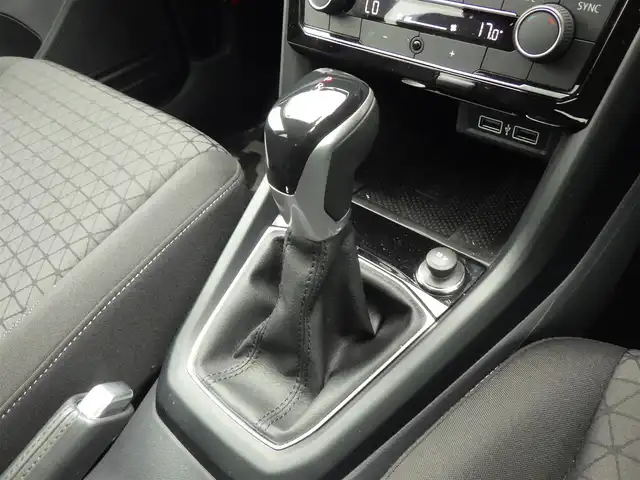 フォルクスワーゲン Ｔ－クロス TSI 1st 千葉県 2020(令2)年 2.9万km ピュアホワイト プリクラッシュブレーキシステム/プロアクティブ・オキュパント・プロテクション/アダプティブクルーズコントロール/ブラインドスポットディテクション/純正ナビ/地デジTV/【DVD/CD再生機能　Bluetooth接続】/【Apple CarPlay　Android Auto対応】/バックカメラ/ドライブレコーダー/ETC（2.0）/LEDヘッドライト/フォグライト/ウインカーミラー/コーナーセンサー/純正16インチアルミホイル/サイド/カーテンエアバッグ/スマートキー