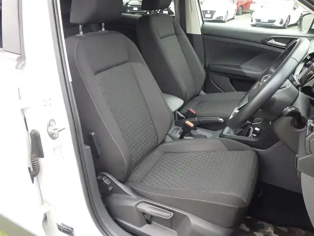 フォルクスワーゲン Ｔ－クロス TSI 1st 千葉県 2020(令2)年 2.9万km ピュアホワイト プリクラッシュブレーキシステム/プロアクティブ・オキュパント・プロテクション/アダプティブクルーズコントロール/ブラインドスポットディテクション/純正ナビ/地デジTV/【DVD/CD再生機能　Bluetooth接続】/【Apple CarPlay　Android Auto対応】/バックカメラ/ドライブレコーダー/ETC（2.0）/LEDヘッドライト/フォグライト/ウインカーミラー/コーナーセンサー/純正16インチアルミホイル/サイド/カーテンエアバッグ/スマートキー