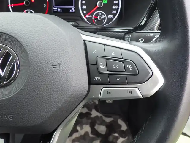 フォルクスワーゲン Ｔ－クロス TSI 1st 千葉県 2020(令2)年 2.9万km ピュアホワイト プリクラッシュブレーキシステム/プロアクティブ・オキュパント・プロテクション/アダプティブクルーズコントロール/ブラインドスポットディテクション/純正ナビ/地デジTV/【DVD/CD再生機能　Bluetooth接続】/【Apple CarPlay　Android Auto対応】/バックカメラ/ドライブレコーダー/ETC（2.0）/LEDヘッドライト/フォグライト/ウインカーミラー/コーナーセンサー/純正16インチアルミホイル/サイド/カーテンエアバッグ/スマートキー