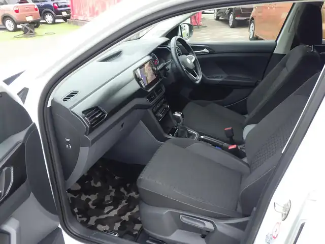 フォルクスワーゲン Ｔ－クロス TSI 1st 千葉県 2020(令2)年 2.9万km ピュアホワイト プリクラッシュブレーキシステム/プロアクティブ・オキュパント・プロテクション/アダプティブクルーズコントロール/ブラインドスポットディテクション/純正ナビ/地デジTV/【DVD/CD再生機能　Bluetooth接続】/【Apple CarPlay　Android Auto対応】/バックカメラ/ドライブレコーダー/ETC（2.0）/LEDヘッドライト/フォグライト/ウインカーミラー/コーナーセンサー/純正16インチアルミホイル/サイド/カーテンエアバッグ/スマートキー