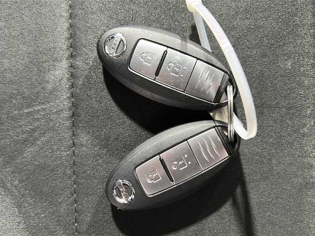日産 ノート e－パワー ニスモ 福岡県 2017(平29)年 4.6万km ブリリアントホワイトパール 純正ナビ/ワンオーナー/全方位モニター/フルセグＴＶ/Bluetooth/デジタルインナーミラー　/前後純正ドライブレコーダー/前後クリアランスソナー　/純正16インチアルミホイール/純正フロアマット/スペアキー/Wエアバック/ＬＥＤオートライト/CD/DVD