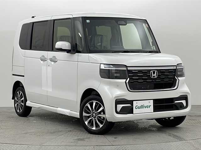 ホンダ Ｎ ＢＯＸ カスタム 新潟県 2025(令7)年 0.1万km未満 プラチナホワイトパール 登録済未使用車/4WD/両側パワースライドドア/レーダークルーズコントロール/LEDオートライト/シートヒーター/純正アルミホイール/ステアリングスイッチ/オートエアコン/アイドリングストップ/USBポート/オートブレーキホールド/スマートキー