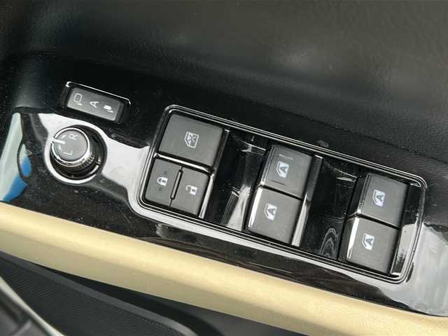 トヨタ アルファード X 茨城県 2019(平31)年 11.7万km ホワイトパールクリスタルシャイン 純正SDナビ【NSLN-W68】/・Bluetooth/AM/FM/衝突軽減ブレーキ/バックカメラ/クルーズコントロール/プッシュスタート/両側パワースライドドア/ETC/純正LEDヘッドライト/ドライブレコーダー/スマートキー/純正アルミホイール