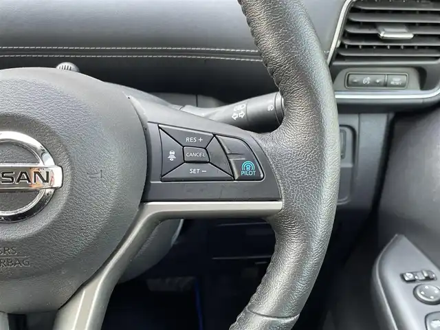 日産 セレナ e－パワー ハイウェイスター 福岡県 2018(平30)年 4.3万km ブリリアントホワイトパール 純正9型ナビ（フルセグ/SD/DVD/BT)アラウンドビューモニタープロパイロットエマージェンシーブレーキコーナーセンサー両側電動パワスラドラレコETCデジタルインナーミラシートヒーターステアリングヒーターオートホールドパーキングアシストLEDヘッドライト純正フロアマット純正アルミホイールスマートキープッシュスタート