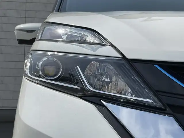 日産 セレナ e－パワー ハイウェイスター 福岡県 2018(平30)年 4.3万km ブリリアントホワイトパール 純正9型ナビ（フルセグ/SD/DVD/BT)アラウンドビューモニタープロパイロットエマージェンシーブレーキコーナーセンサー両側電動パワスラドラレコETCデジタルインナーミラシートヒーターステアリングヒーターオートホールドパーキングアシストLEDヘッドライト純正フロアマット純正アルミホイールスマートキープッシュスタート